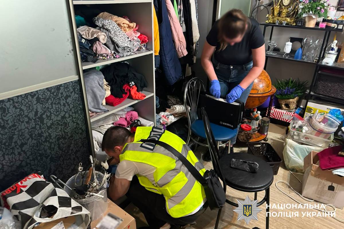 «Квиток» за кордон за 3200 доларів: на Харківщині поліцейські затримали чоловіка, який організовував незаконне переправлення осіб через державний кордон України