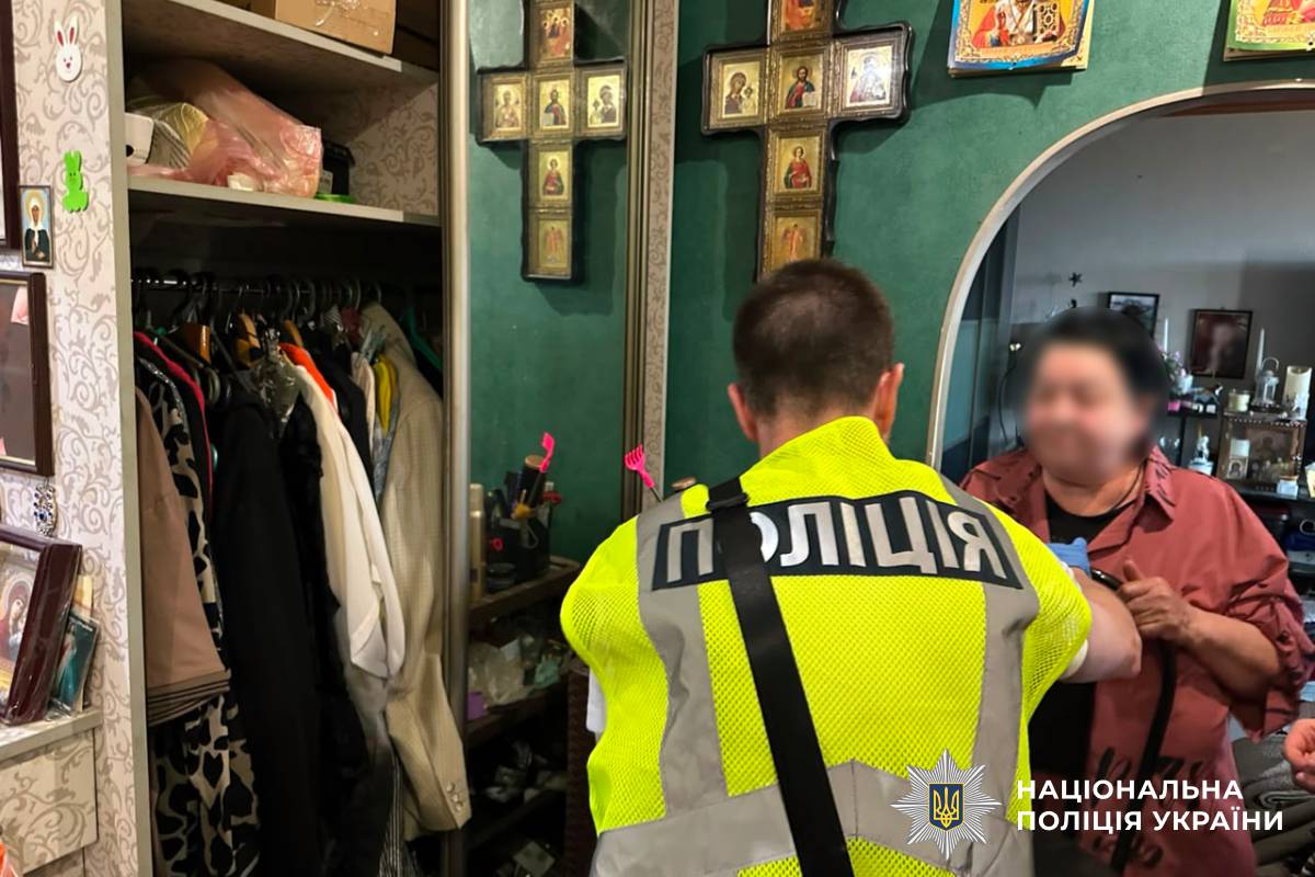 «Квиток» за кордон за 3200 доларів: на Харківщині поліцейські затримали чоловіка, який організовував незаконне переправлення осіб через державний кордон України