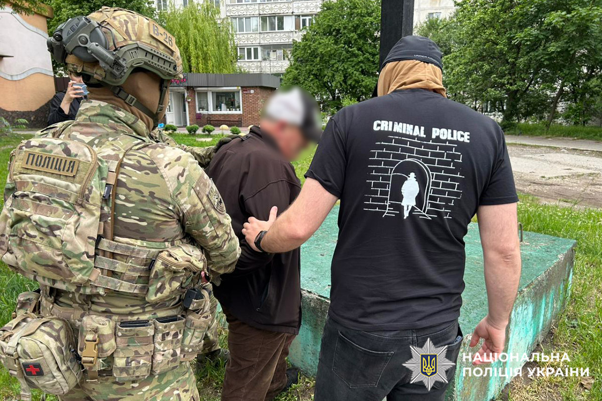 Бізнес на наркозалежності: у Хмельницькому поліцейські викрили двох чоловіків за підозрою у продажі метадону, який призначався для замісної терапії наркозалежних