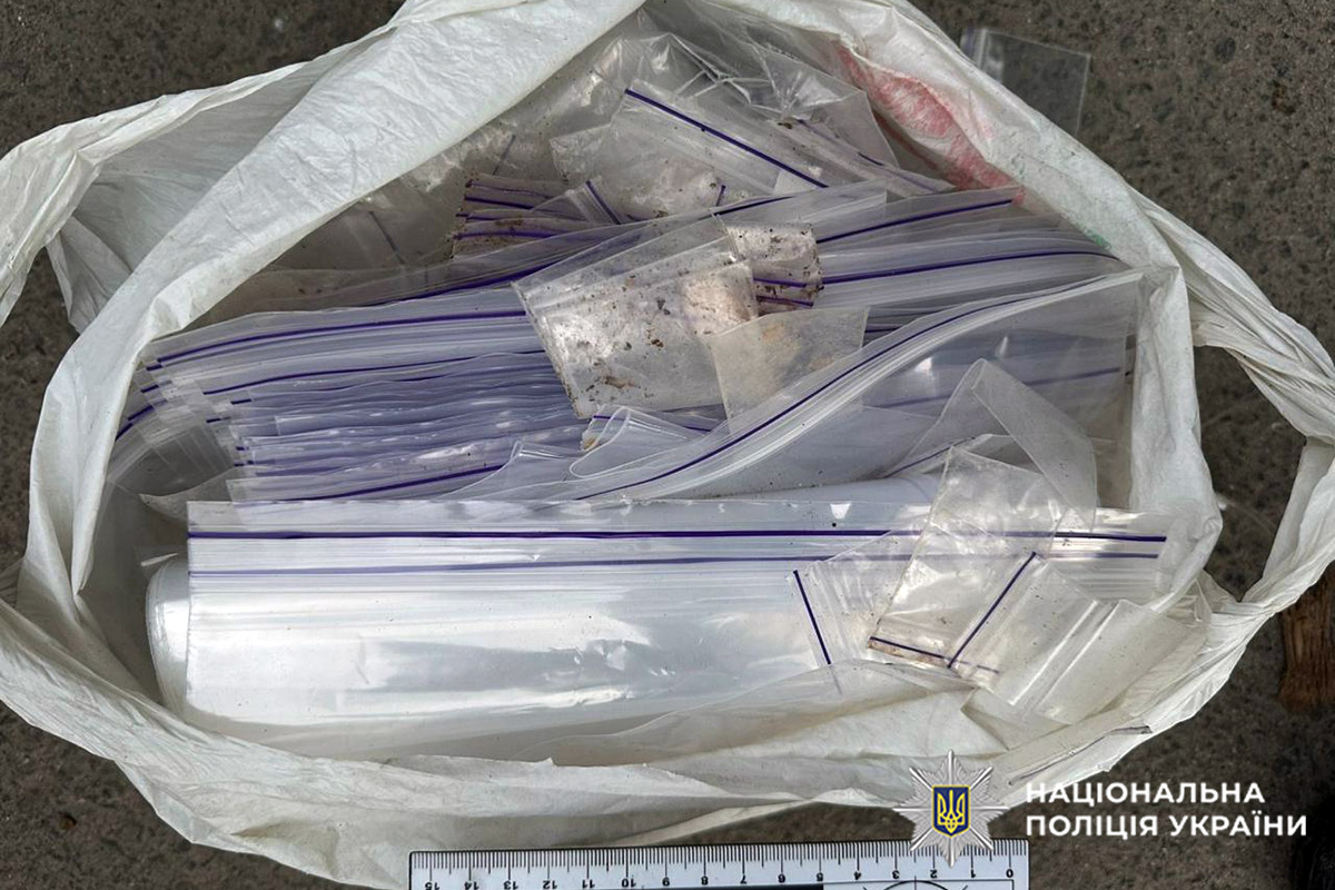 У Камʼянці-Подільському до 6 років ув’язнення засудили наркодилерку, в якої вилучили понад 7 кг психотропів