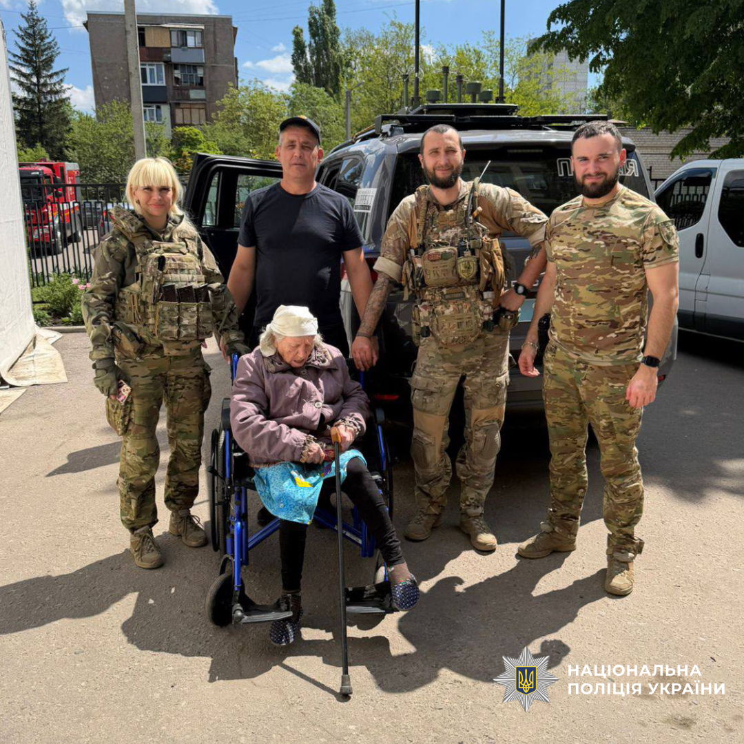 Поліцейські підрозділу «Білі Янголи» евакуювали 93 мешканці із небезпечних районів Харківщини