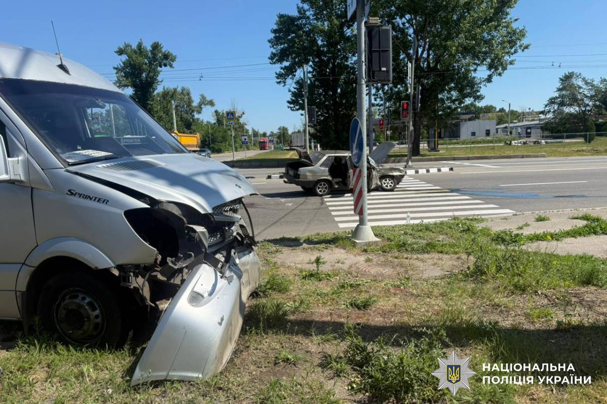Постраждали шестеро людей, серед яких троє дітей: поліція встановлює обставини ДТП у Харкові