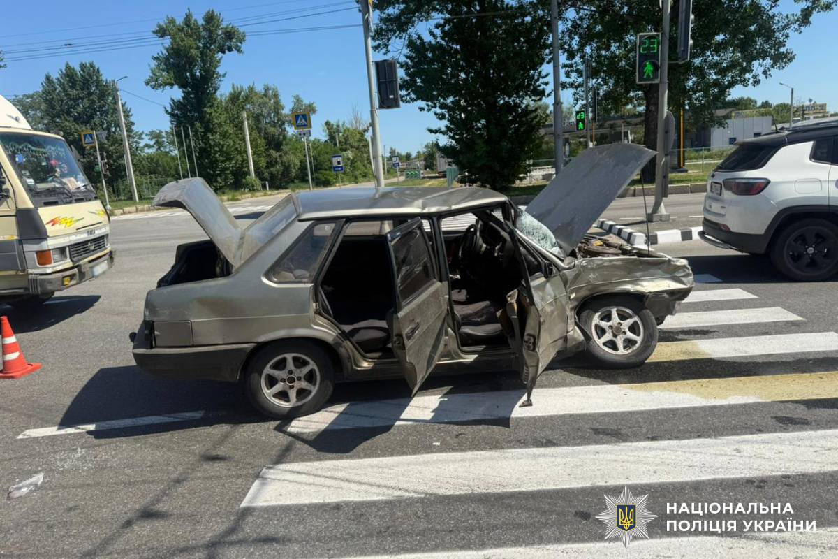 Постраждали шестеро людей, серед яких троє дітей: поліція встановлює обставини ДТП у Харкові