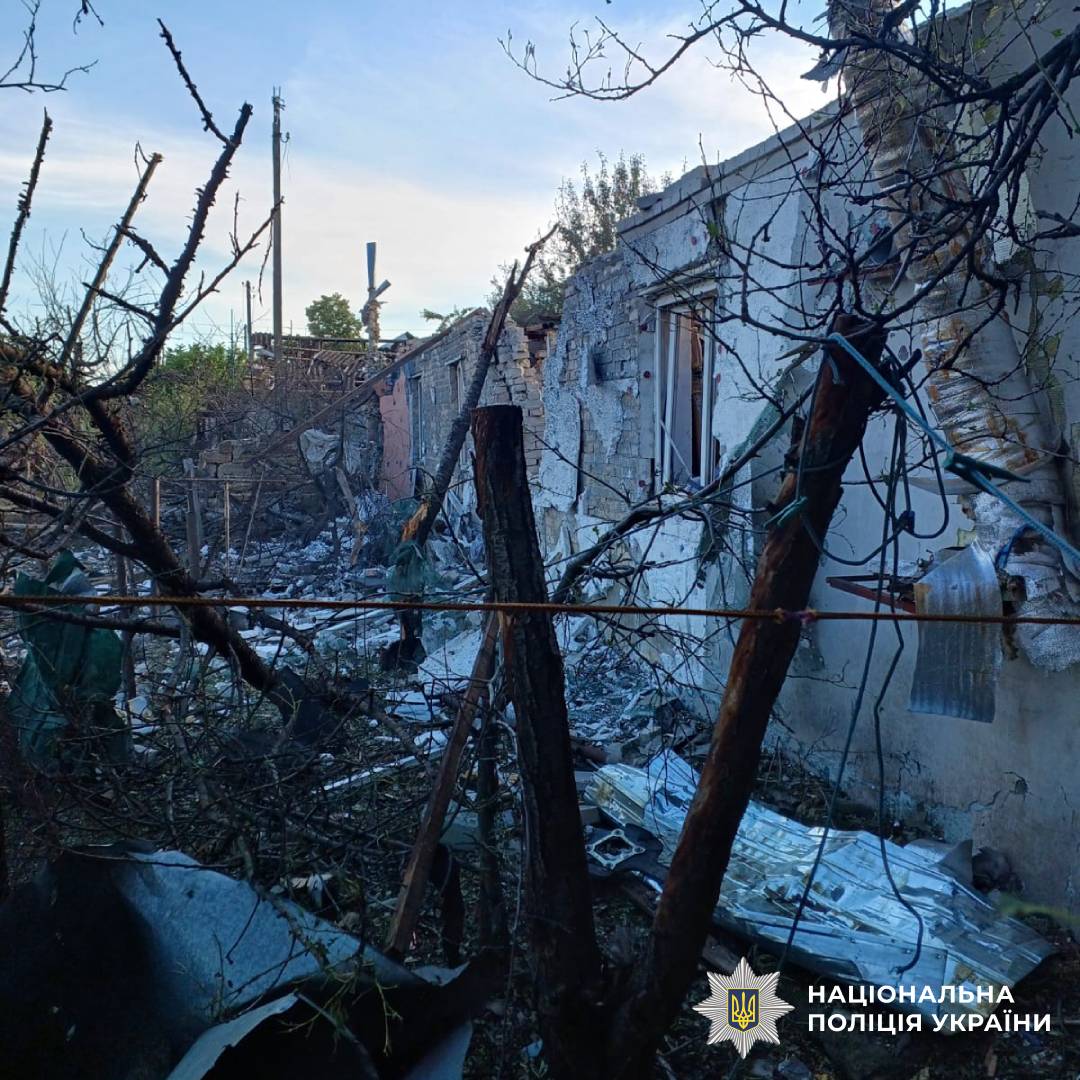 На фото зображено наслідки ворожого обстрілу