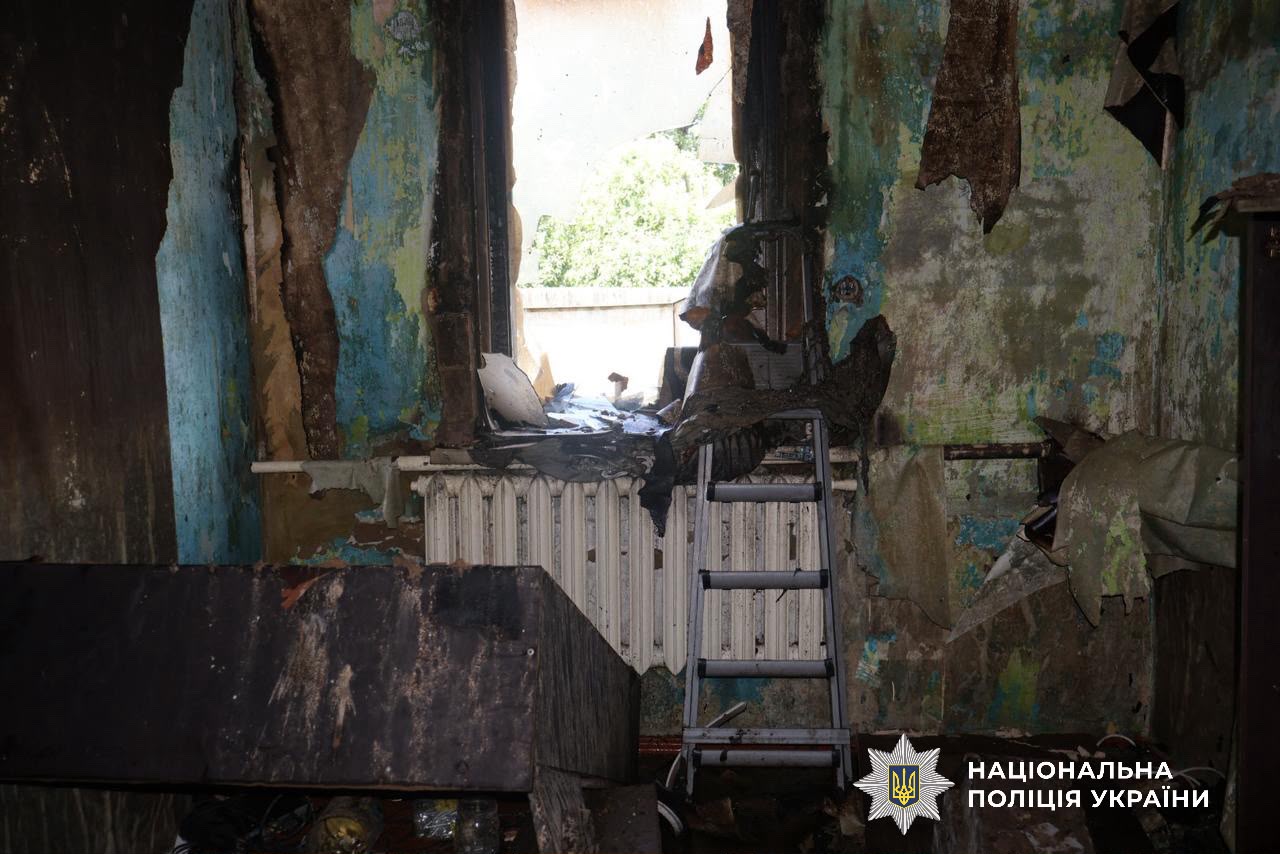На фотографії зображено місце події, де відбулася пожежа.