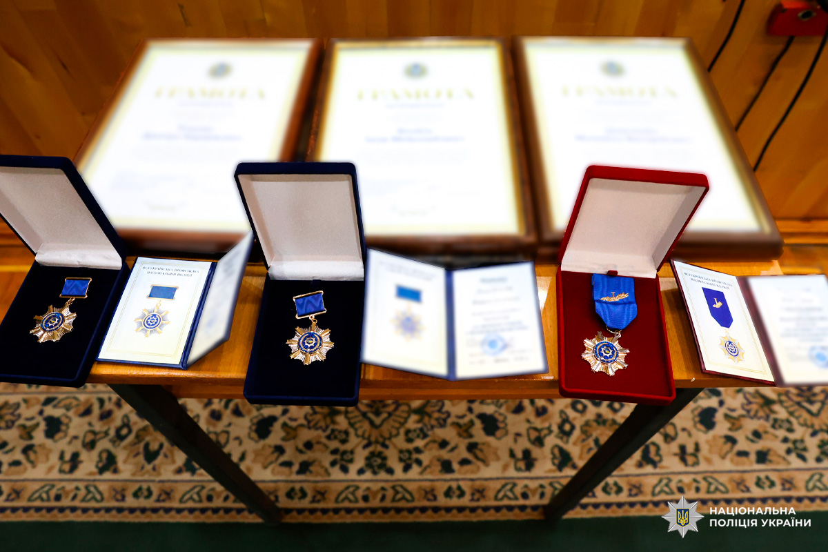 Поліцейські стрілецького батальйону Харківщини отримали відзнаки від профспілки Національної поліції України