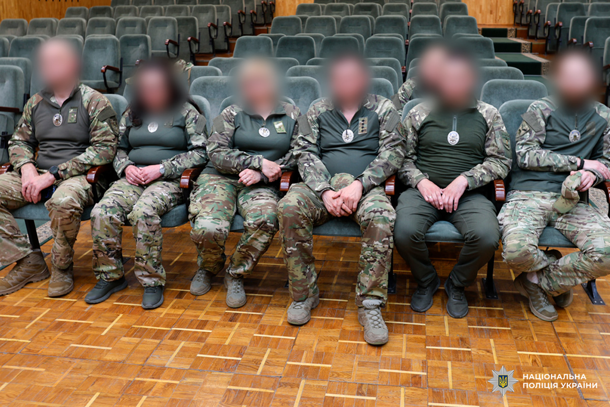 Поліцейські стрілецького батальйону Харківщини отримали відзнаки від профспілки Національної поліції України