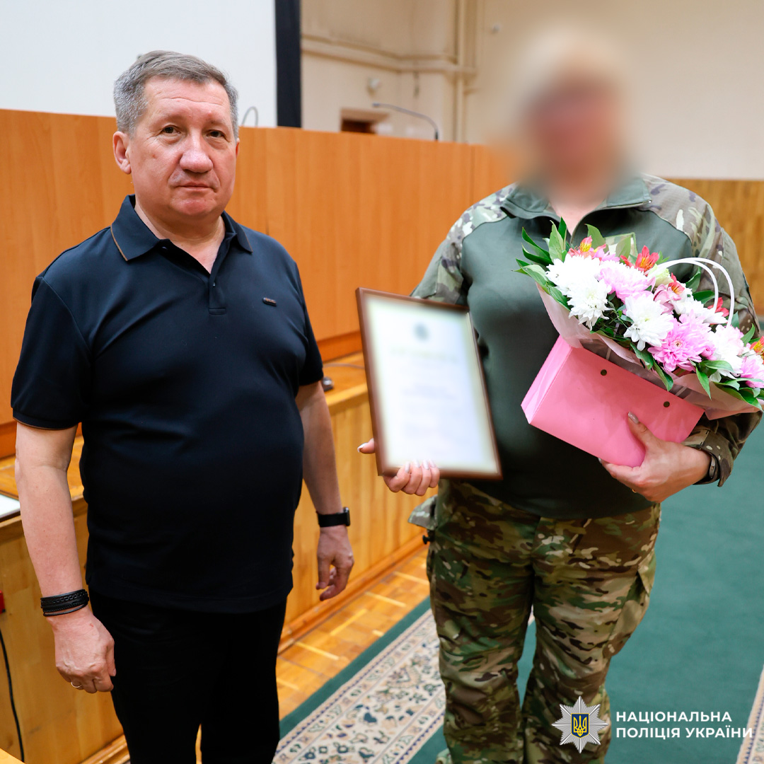Поліцейські стрілецького батальйону Харківщини отримали відзнаки від профспілки Національної поліції України