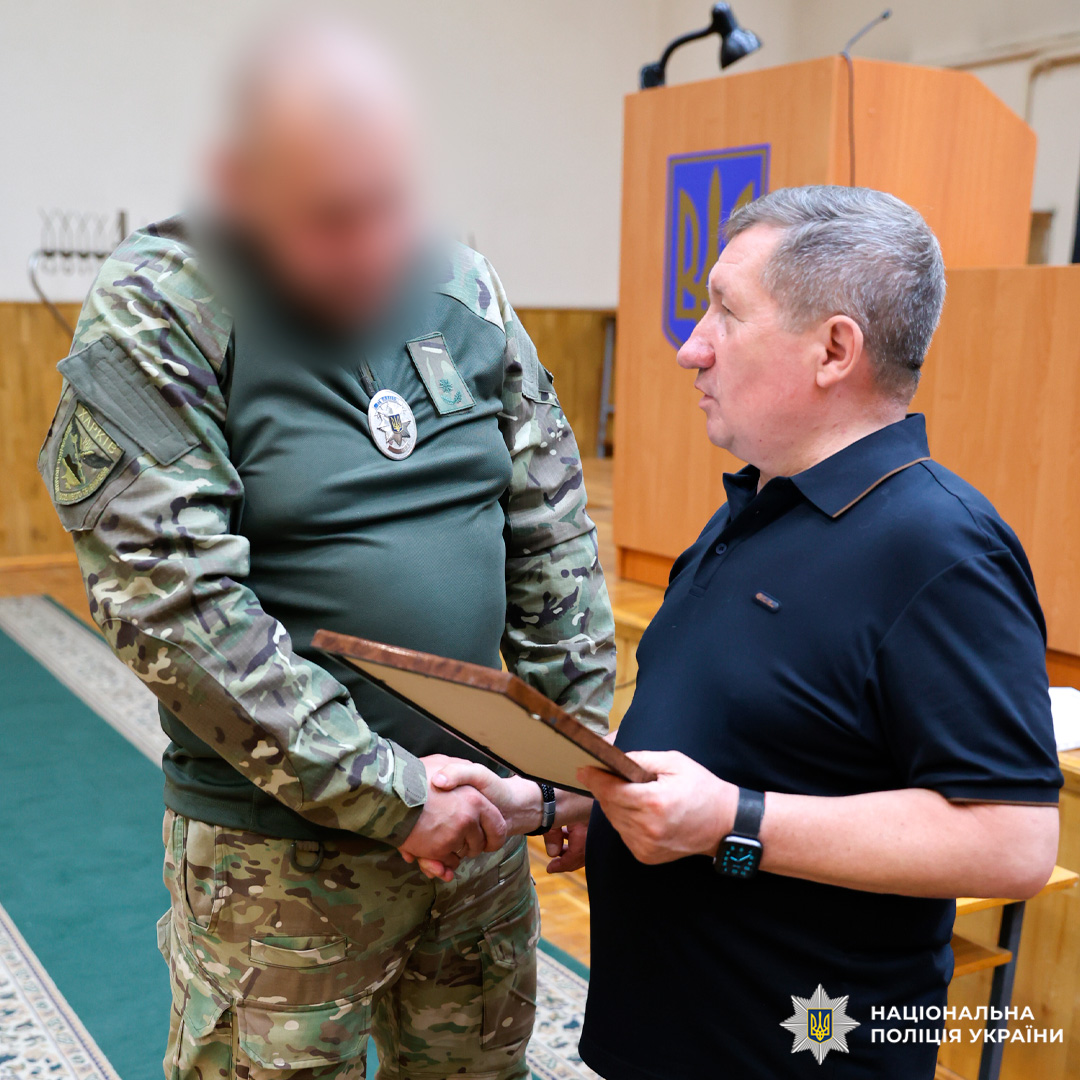 Поліцейські стрілецького батальйону Харківщини отримали відзнаки від профспілки Національної поліції України