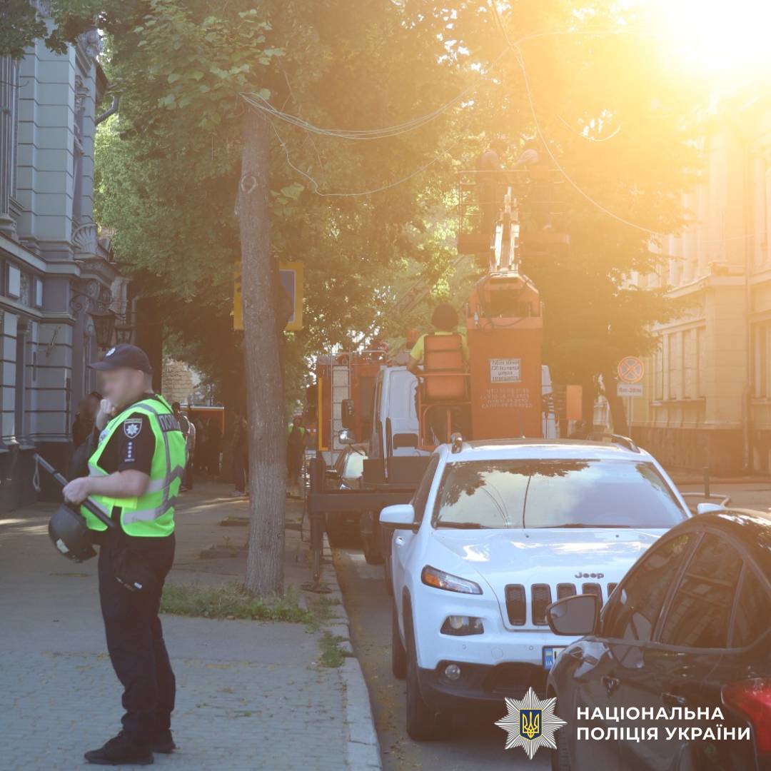 На фото зображені наслідки ворожого обстрілу