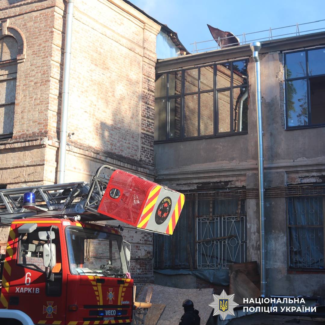 На фото зображені наслідки ворожого обстрілу