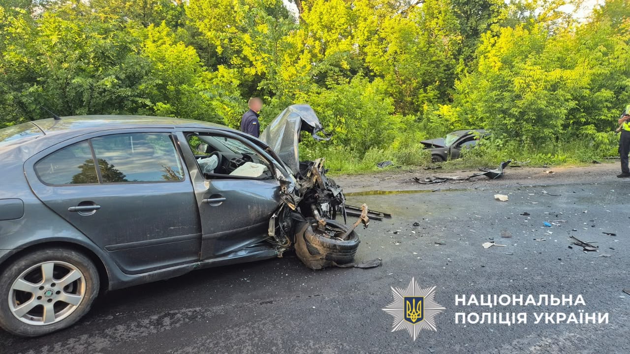 На фото пошкоджений автомобіль внасдідок ДТП.