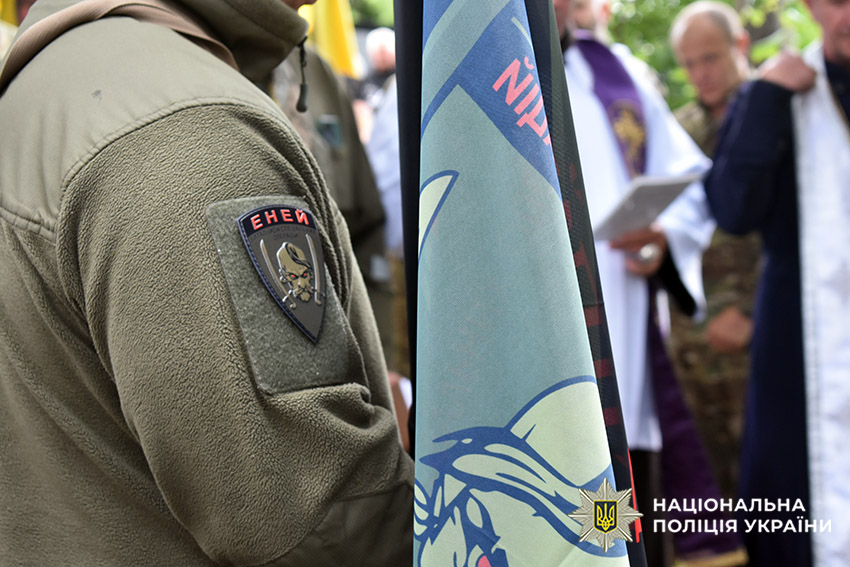 На щиті: Хмельниччина попрощалася із загиблим на війні поліцейським Ярославом Рибіцьким