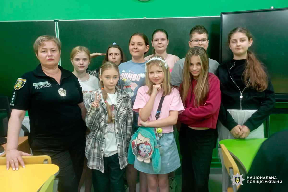 Ворог пише першим: поліція Харківщини проводить уроки зі школярами з протидії вербуванню