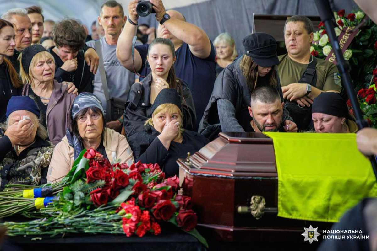 У День жалоби Харків провів в останню путь рятувальників і співробітника Департаменту цивільного захисту, які загинули 15 червня під час виконання свого службового обов’язку.