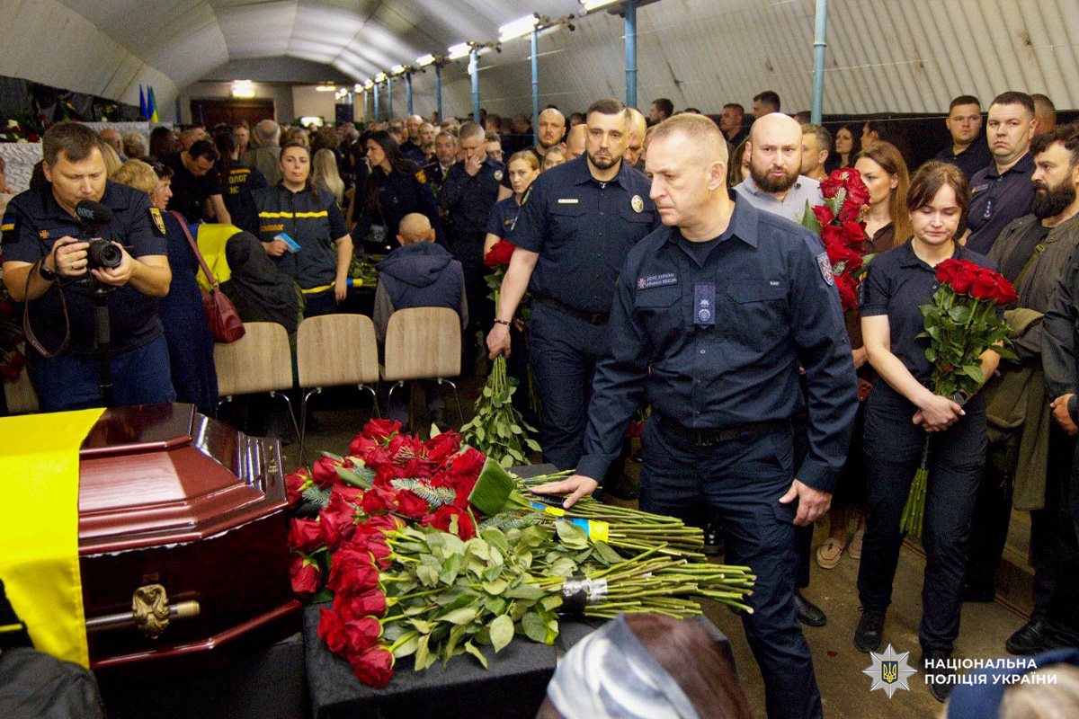 У День жалоби Харків провів в останню путь рятувальників і співробітника Департаменту цивільного захисту, які загинули 15 червня під час виконання свого службового обов’язку.