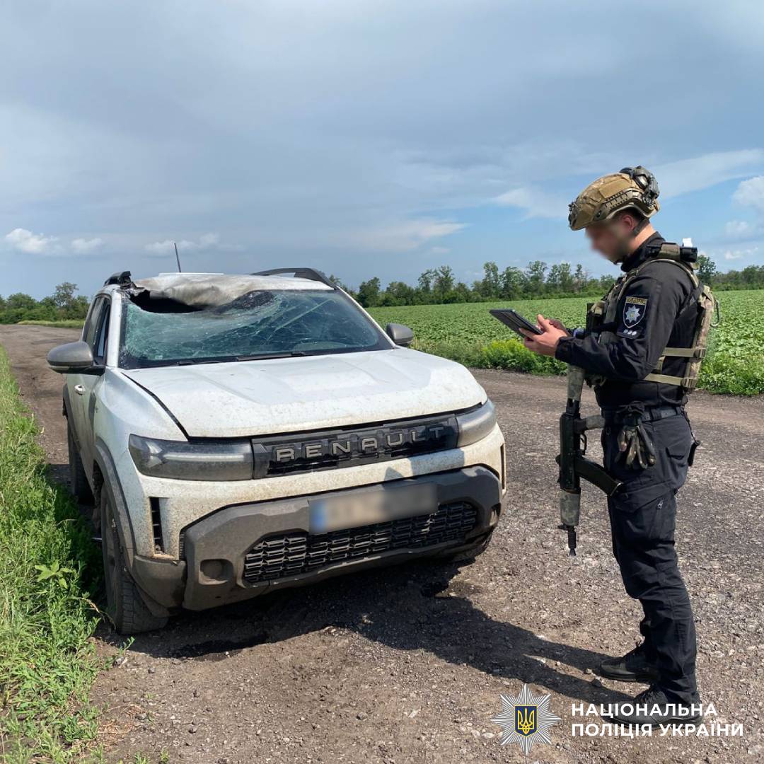На фото зображені наслідки ворожого обстрілу