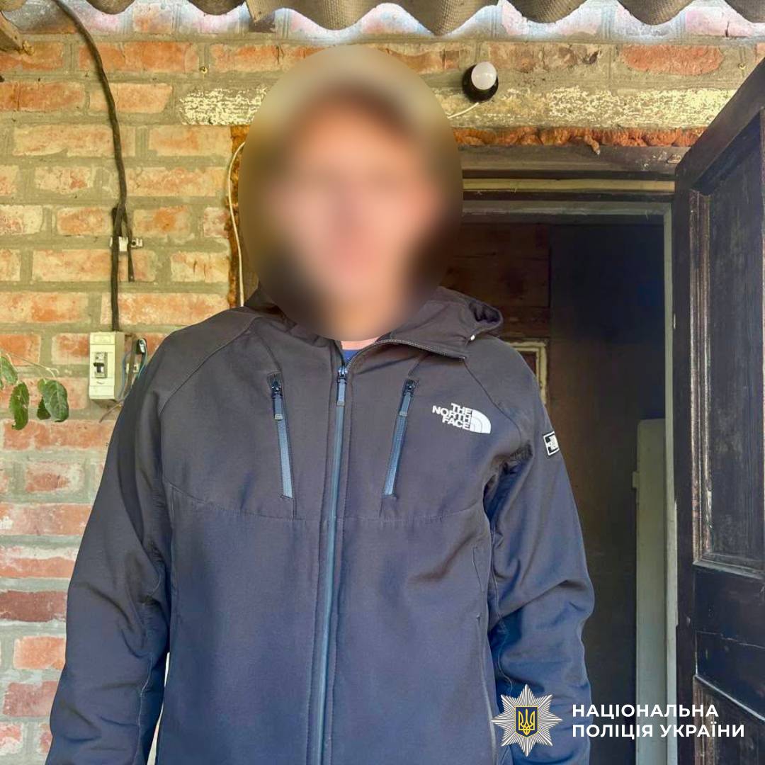 Гастролі закінчилися: поліцейські Харківщини затримали чоловіка, який викрав із сейфу 10 тисяч доларів та 180 тисяч гривень