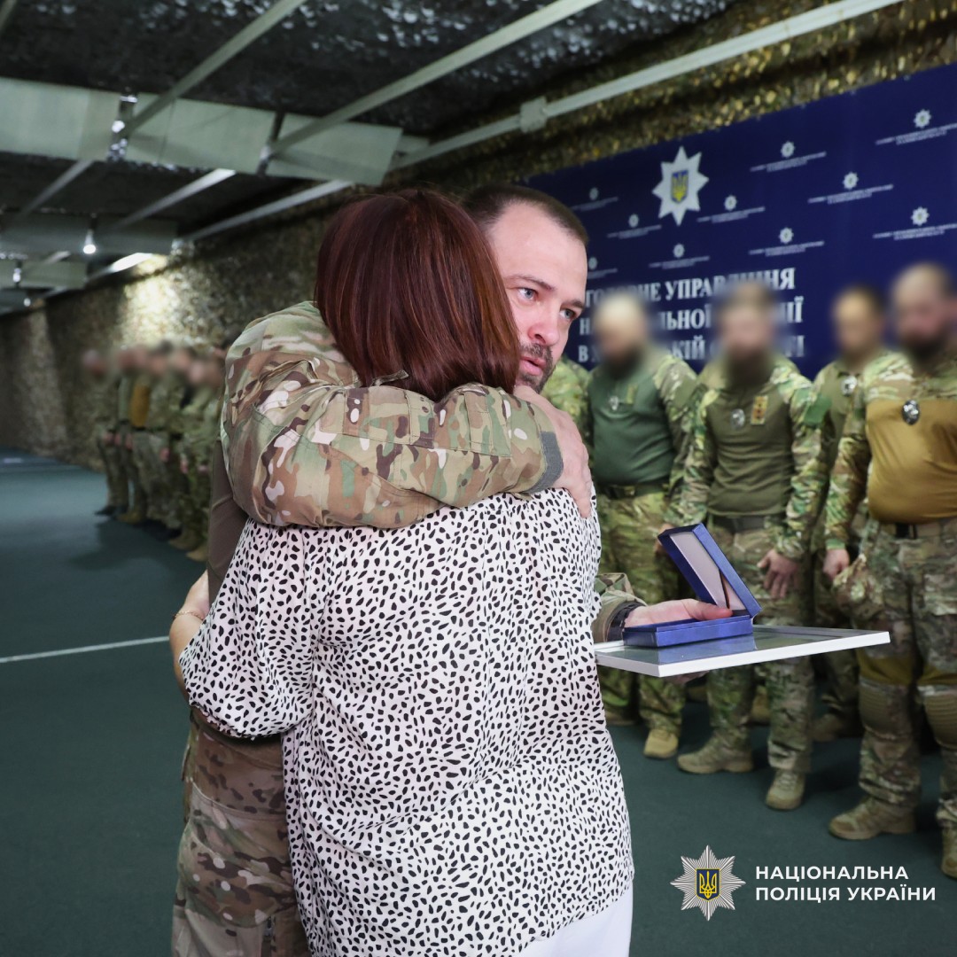 У Харкові вшанували пам’ять загиблого поліцейського та відзначили бійців підрозділів поліції особливого призначення
