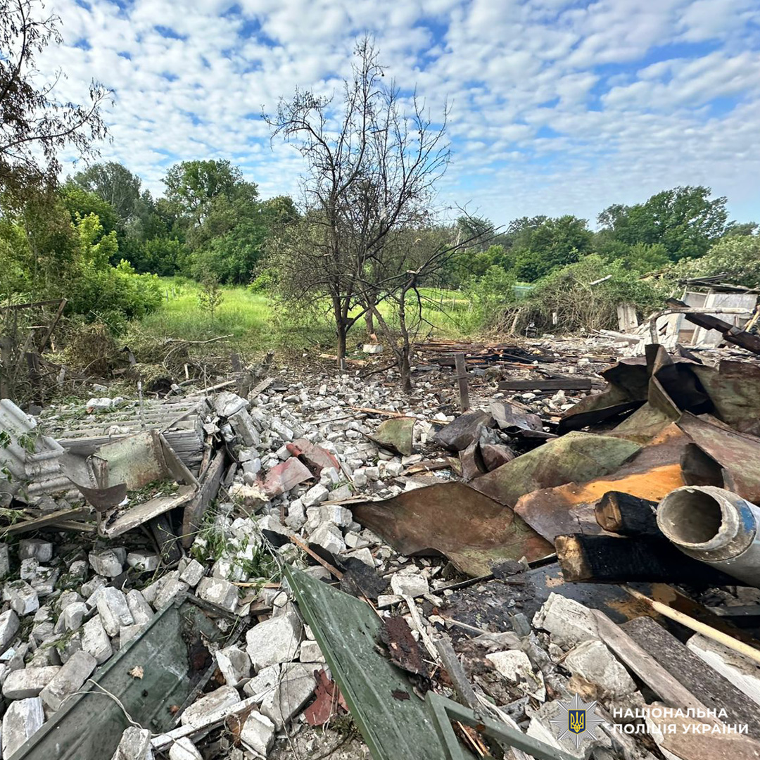 Двоє людей загинули, ще 13 постраждали, серед яких діти: поліцейські документують наслідки ударів окупантів по Харківщині