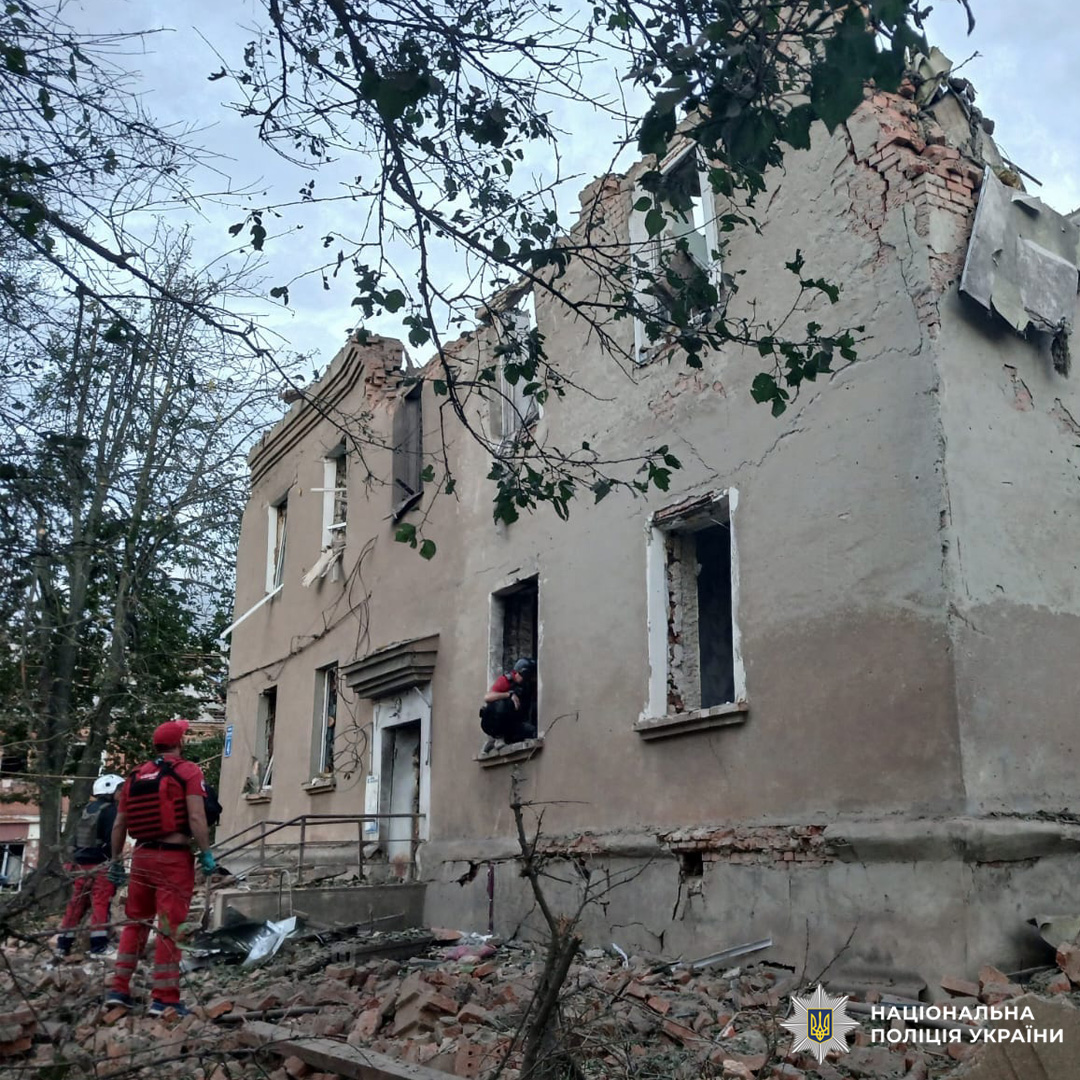 Двоє людей загинули, ще 13 постраждали, серед яких діти: поліцейські документують наслідки ударів окупантів по Харківщині