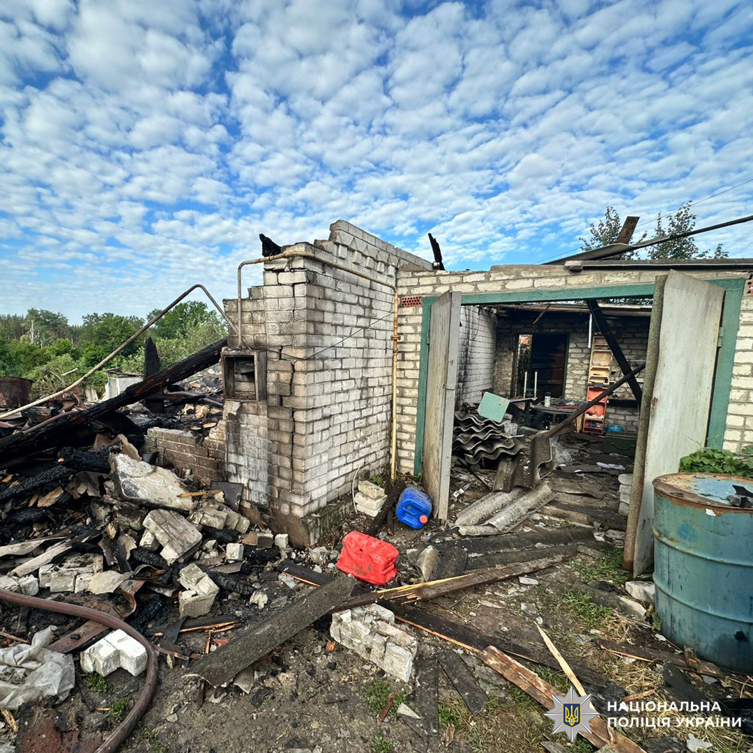 Двоє людей загинули, ще 13 постраждали, серед яких діти: поліцейські документують наслідки ударів окупантів по Харківщині
