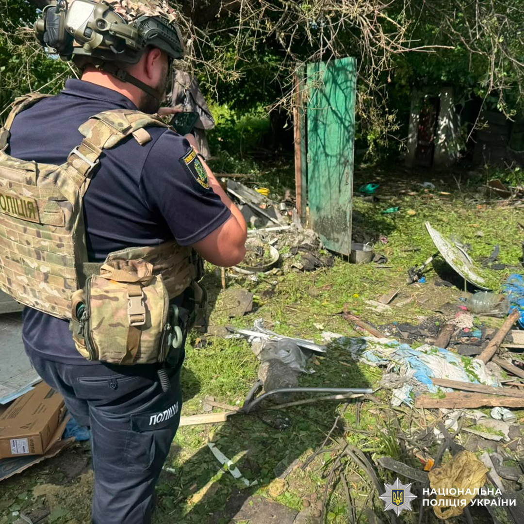 Двоє людей загинули, ще 13 постраждали, серед яких діти: поліцейські документують наслідки ударів окупантів по Харківщині