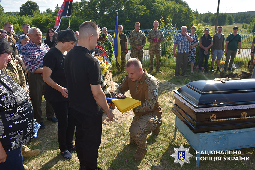 Назавжди 27: на Хмельниччині попрощалися із загиблим на війні бійцем Об’єднаної штурмової бригади Нацполіції «Лють» Миколою Рижиком