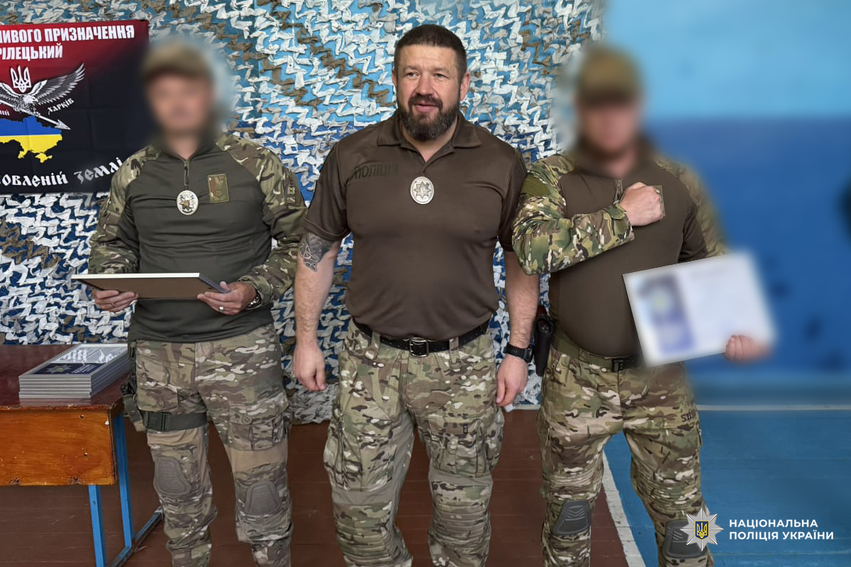 Поліцейських стрілецького батальйону Харківщини нагородили за сумлінну службу та відданість Україні