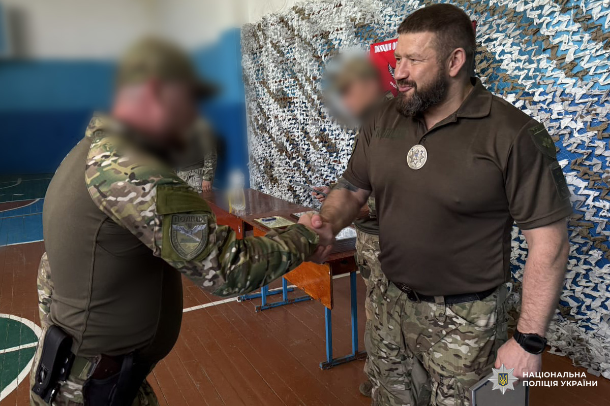 Поліцейських стрілецького батальйону Харківщини нагородили за сумлінну службу та відданість Україні