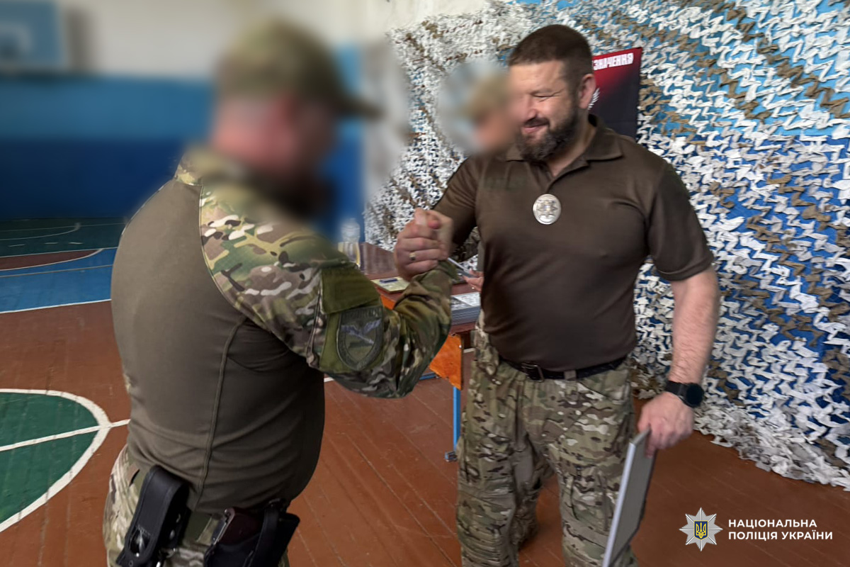 Поліцейських стрілецького батальйону Харківщини нагородили за сумлінну службу та відданість Україні