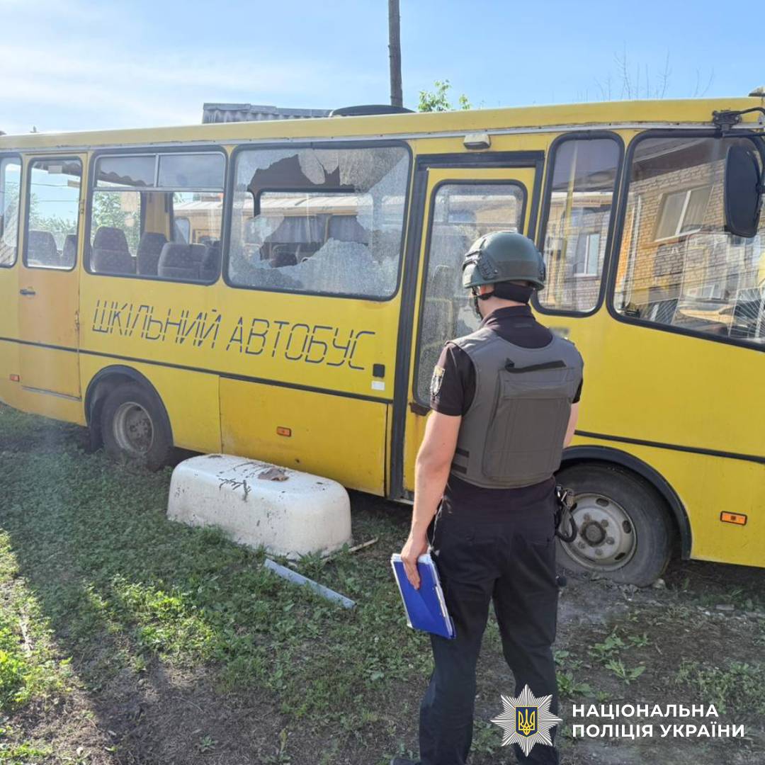 На фото зображені наслідки ворожого обстрілу