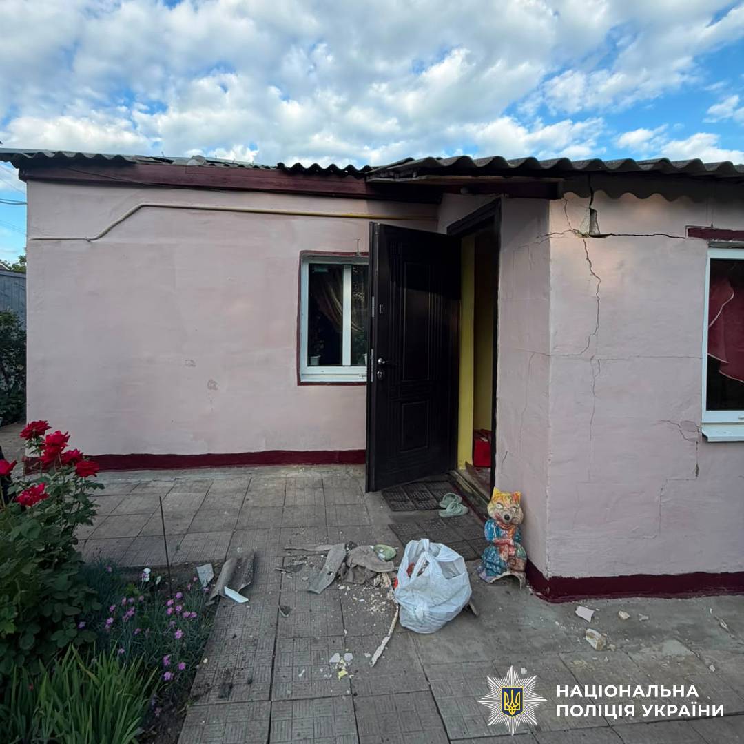 На фото зображені наслідки ворожого обстрілу
