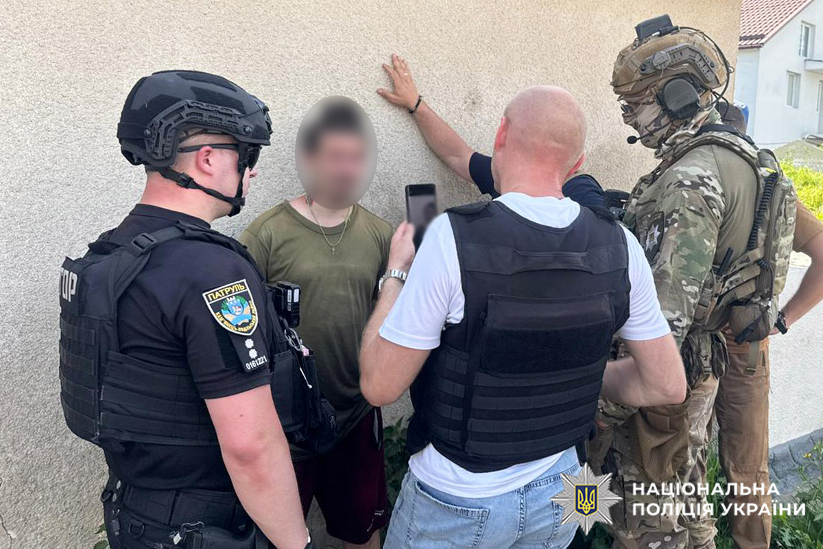 Затримання підозрюваного поліцейськими спецпризначенцями