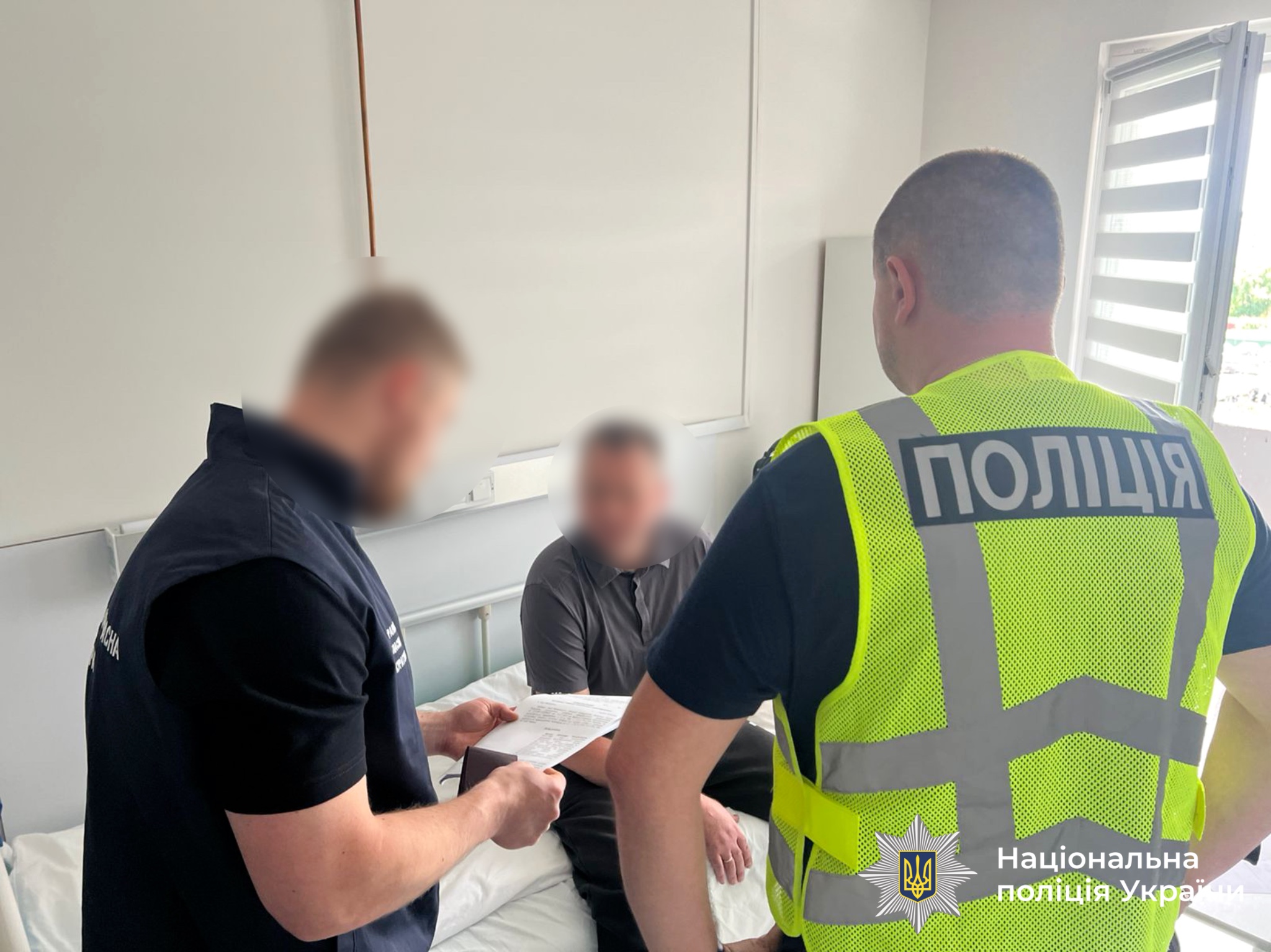 Слідчі поліції Івано-Франківщини викрили та задокументували протиправну діяльність директора приватного підприємства, який, за даними слідства, заволодів бюджетними коштами, виділеними на ремонт систем опалення у трьох закладах освіти Тлумацької територіальної громади. Зібрані правоохоронцями докази стали підставою для повідомлення фігуранту про підозру.