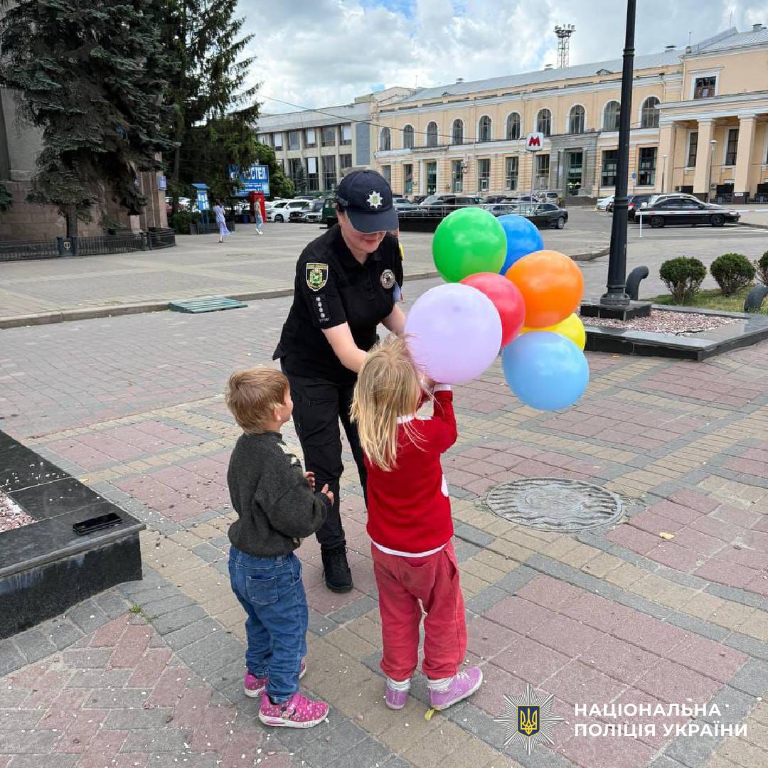 Поліцейські Харківщини провели правопросвітницький захід для дітей та батьків до Дня Конституції України