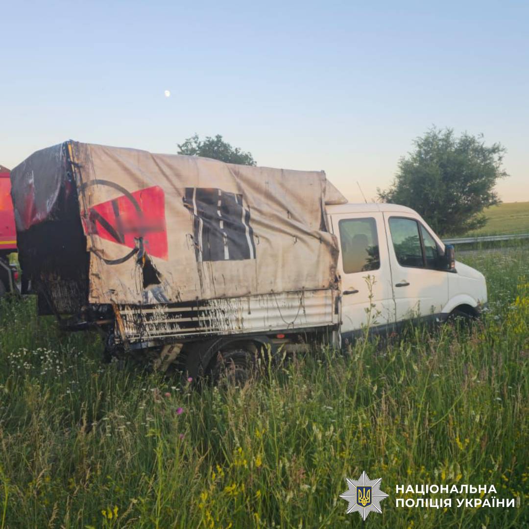 На Харківщині поліцейські встановлюють обставини ДТП, у якій постраждав чоловік