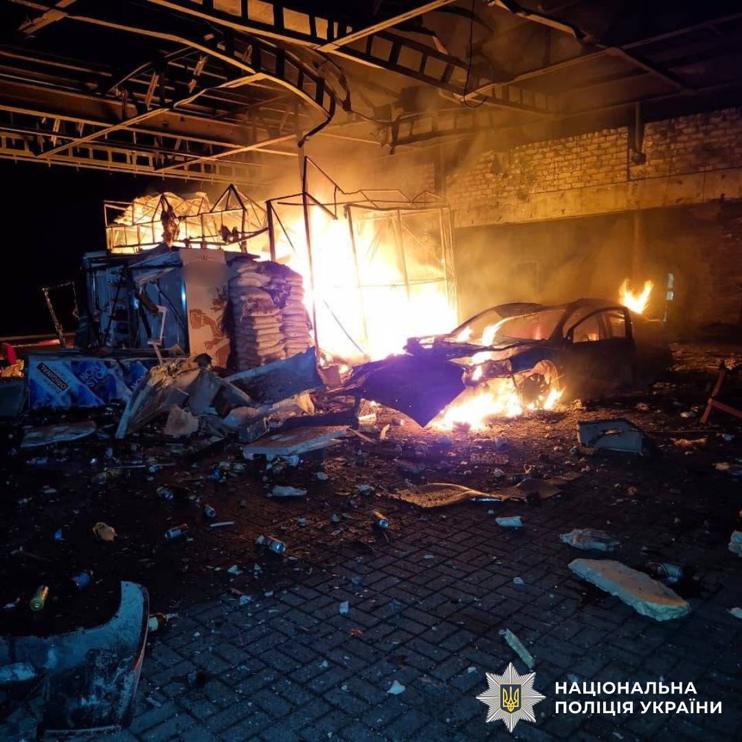 На фото зображені наслідки ворожого обстрілу