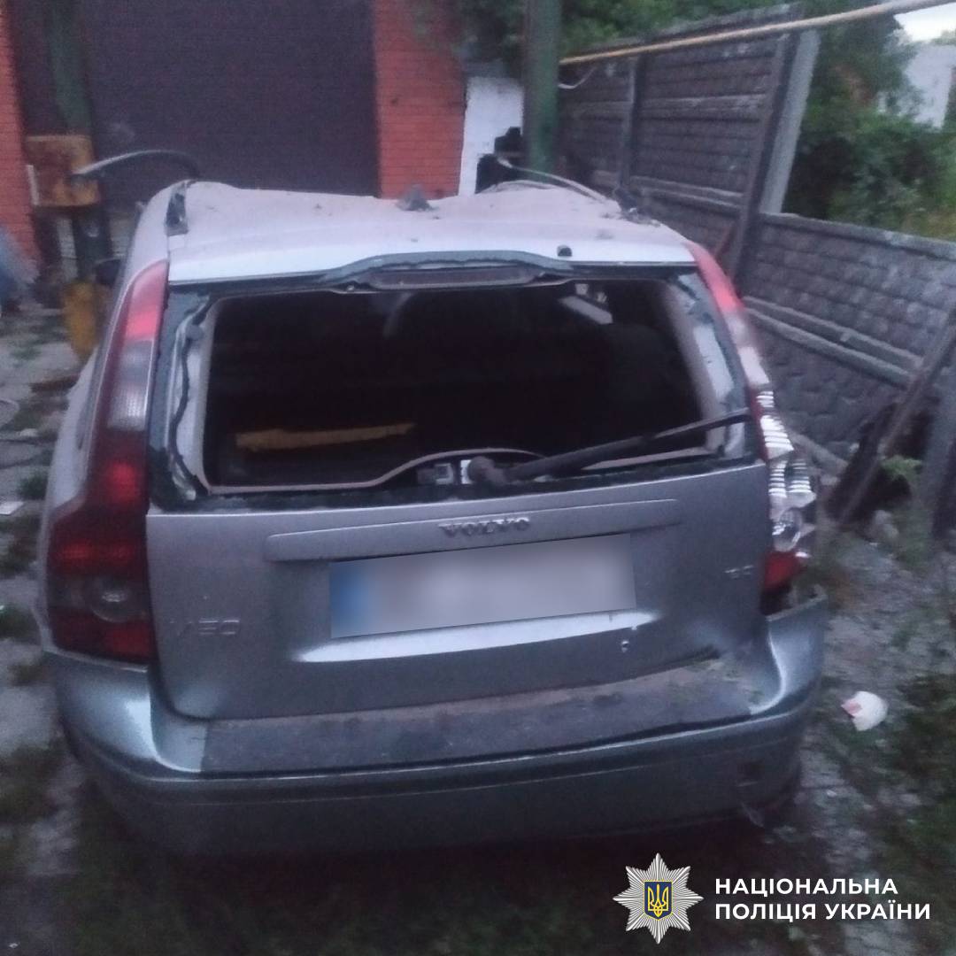 На фото зображені наслідки ворожого обстрілу