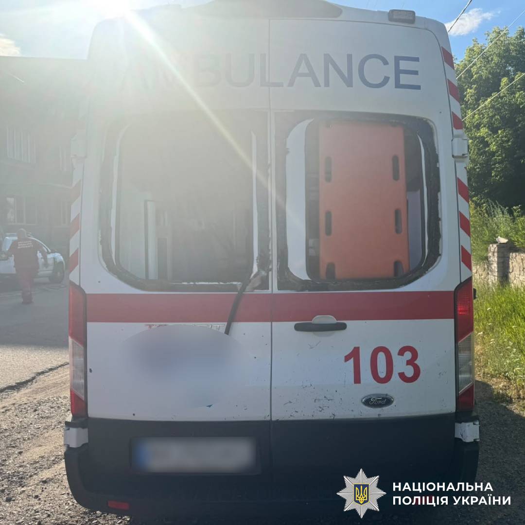 На фото зображені наслідки ворожого обстрілу