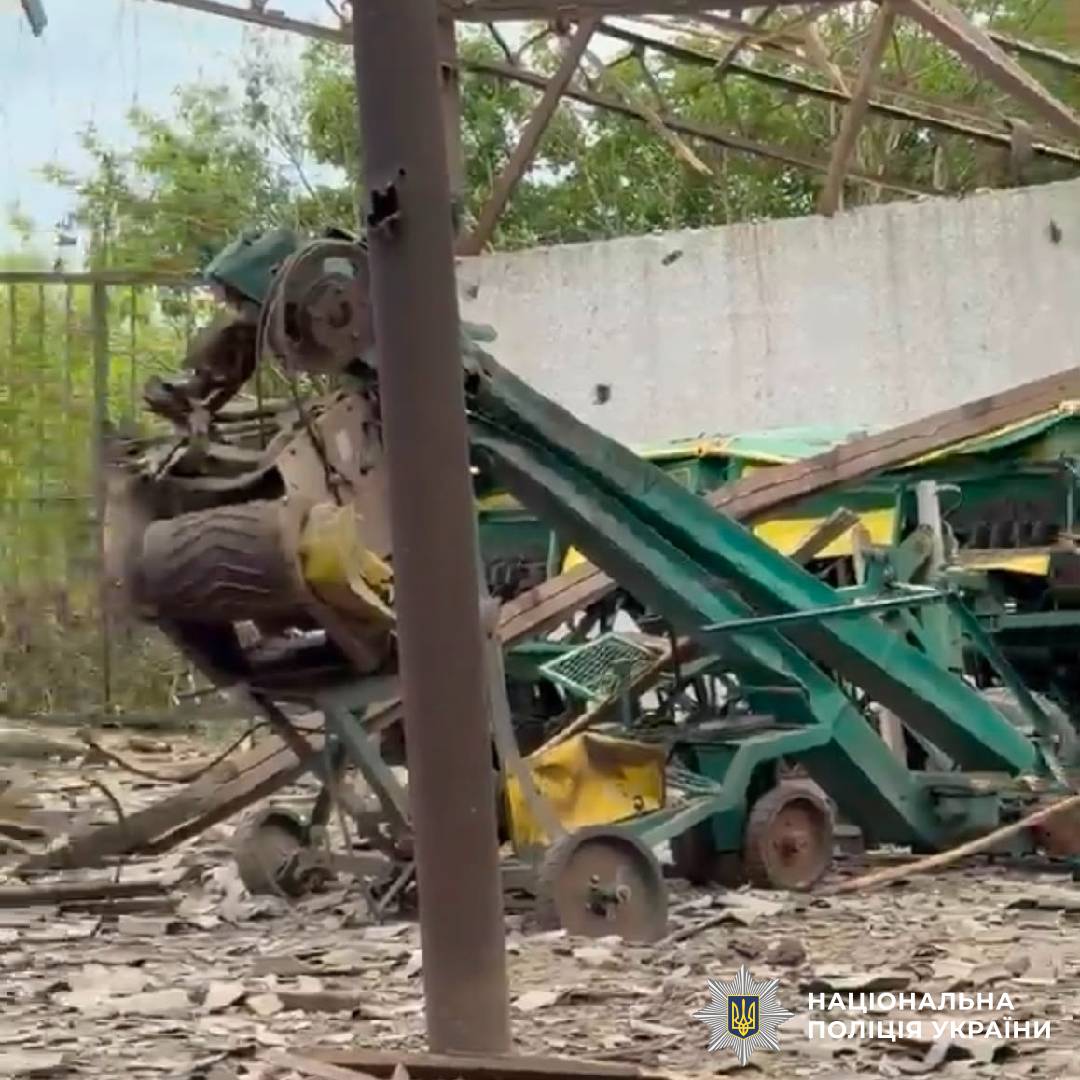 На фото зображені наслідки ворожого обстрілу