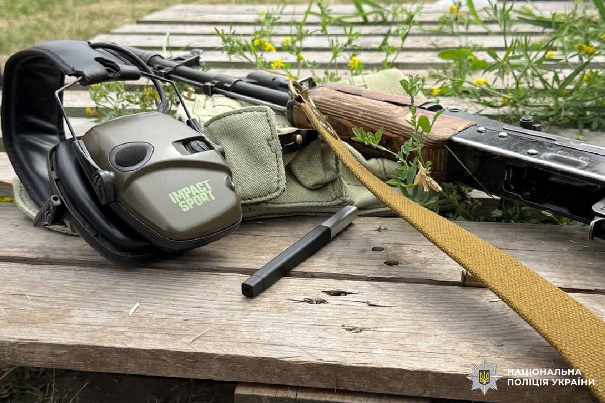 Поліцейські Берестинщини вдосконалюють навички володіння зброєю під час службових тренувань