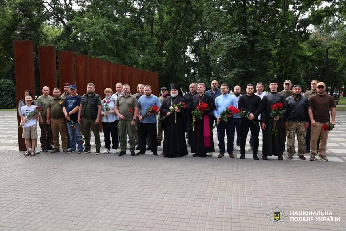 Поліція Харківщини долучилася до заходів з нагоди Дня Конституції України та вшанування пам’яті Захисників і Захисниць