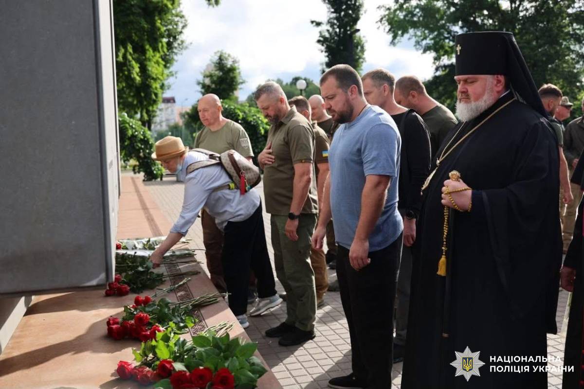 Поліція Харківщини долучилася до заходів з нагоди Дня Конституції України та вшанування пам’яті Захисників і Захисниць