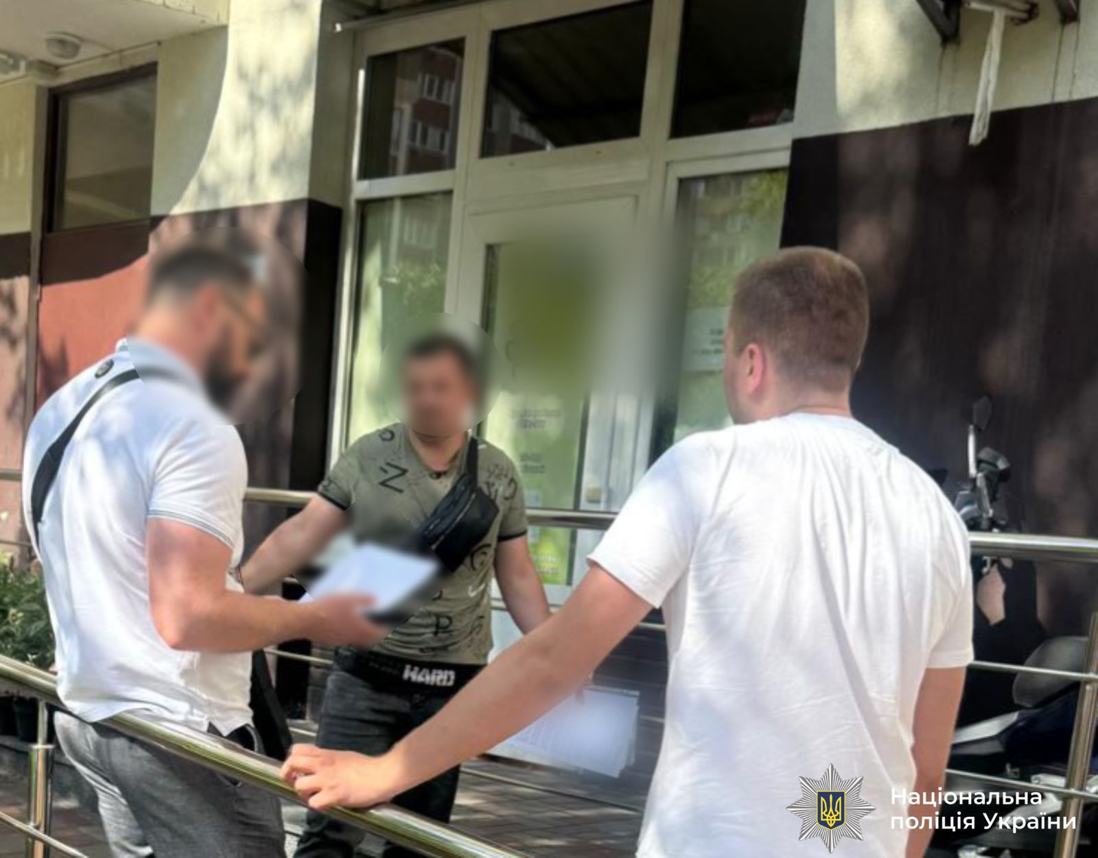 Слідчі Косівського районного відділу поліції повідомили про підозру чоловікові, який, брав участь у схемі незаконного заволодіння бюджетними коштами під час закупівлі комп'ютерного обладнання для закладів освіти Косівщини.