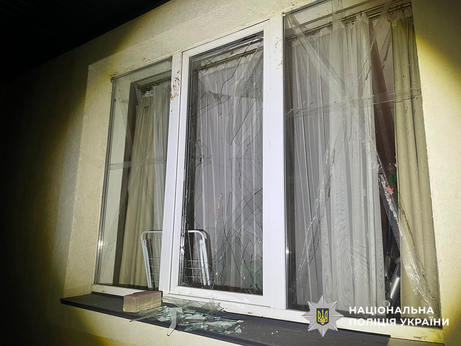 На фото зображено наслідки ворожої атаки.