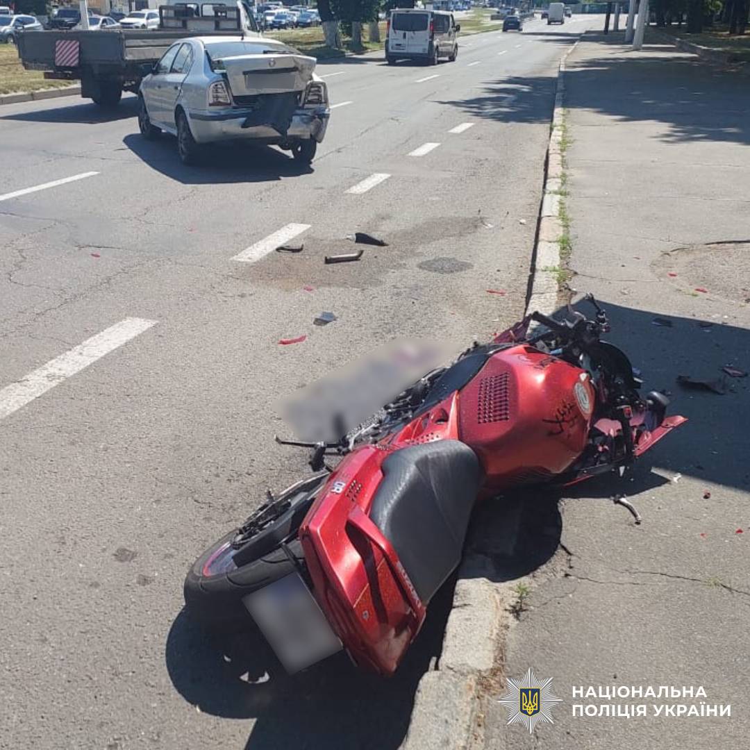 Поліція встановлює обставини ДТП у Харкові, внаслідок якої загинули дві людини