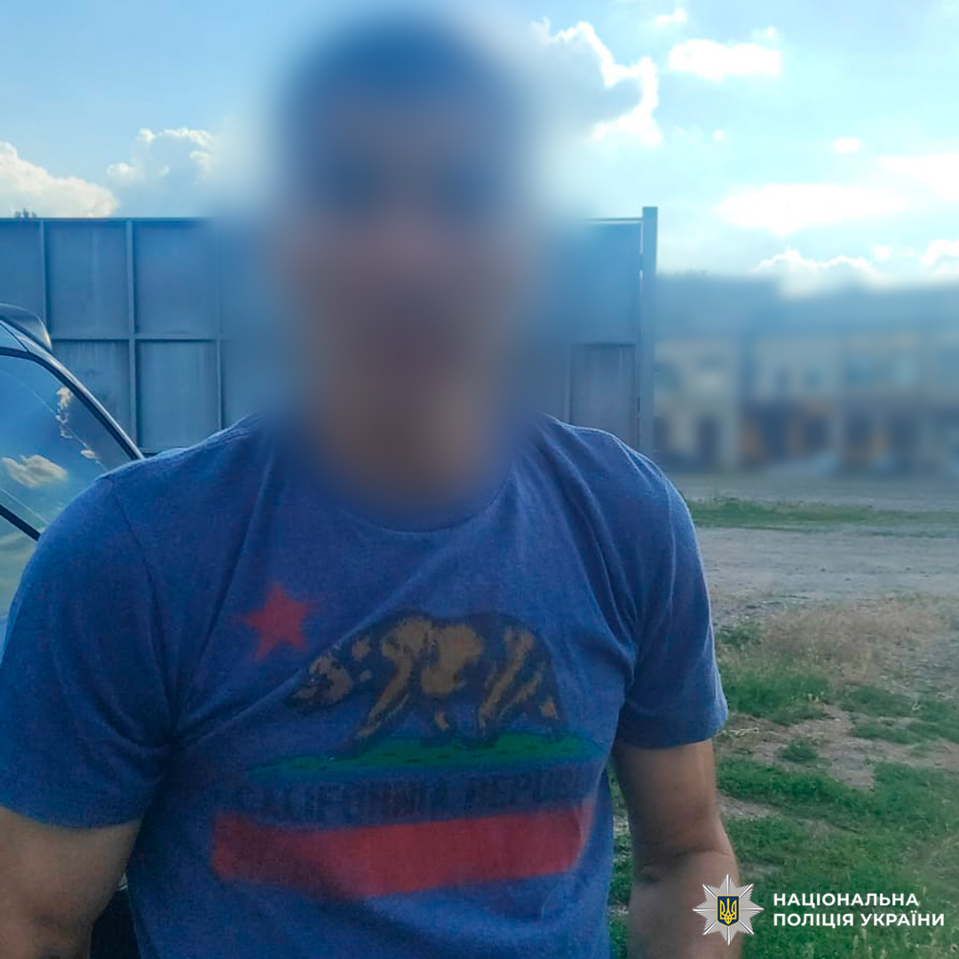 Поліцейські Харкова затримали двох чоловіків, які скоїли розбійний напад і заволоділи 50 тисячами доларів