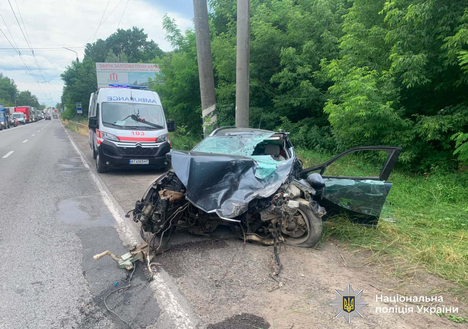 Попередньо встановлено, що відбулося зіткнення між  автомобілем «Citroën», та з пасажирським мікроавтобусом «Mercedes-Benz Sprinter», який здійснював рейс за маршрутом «Рогатин – Івано-Франківськ».