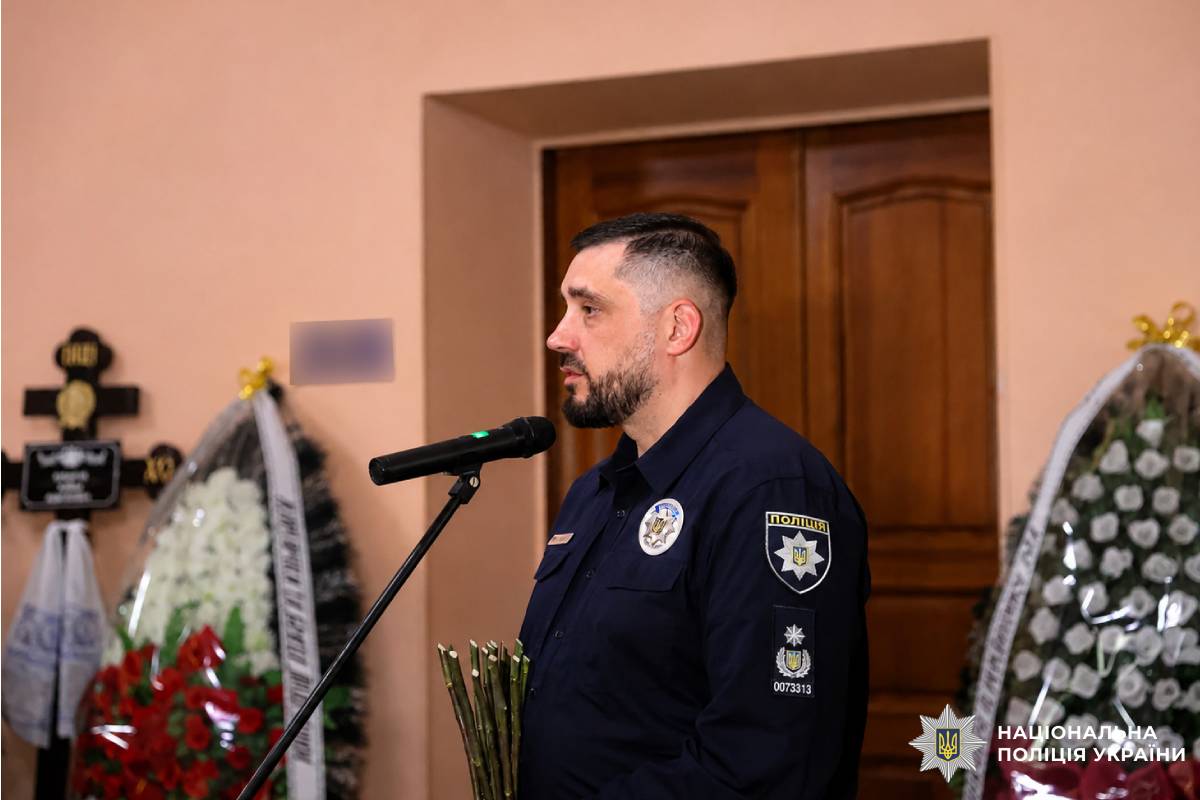 Харківщина схилила голови в скорботі за поліцейським Романом Комаровим, який віддав життя, рятуючи людей